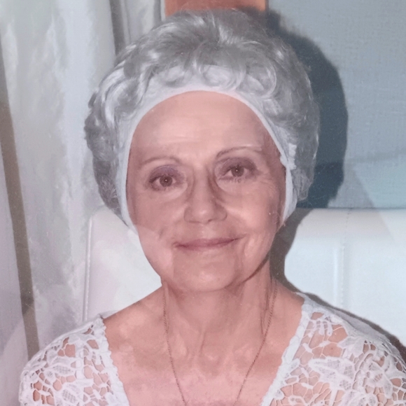 Meet your Posher, Lynn - Picture 1 of 3